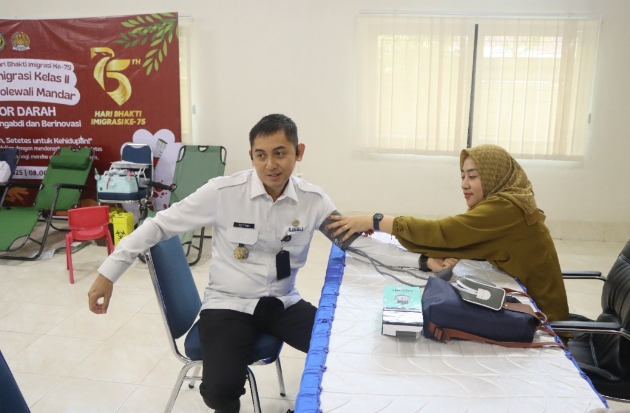 Peringati Hari Bhakti Imigrasi ke-75, Imigrasi Polewali Mandar Adakan Donor Darah