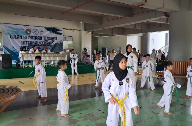 Antusiasme Puluhan Siswa SD Islam Athirah Ikuti Ujian Kenaikan Tingkat Taekwondo