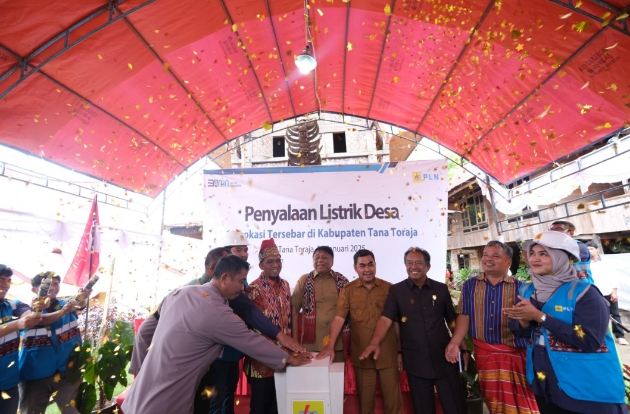 Kado Awal Tahun, Listrik PLN Terangi 14 Desa di Tana Toraja