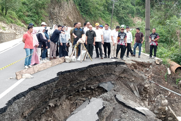 DPRD Sulsel Lakukan Kunker ke Jalan Poros Pekkae dan Pelabuhan di Pangkep