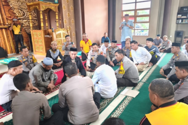 Peluk Islam, Pekerja Asal Papua Ucap Dua Kalimat Syahadat di Masjid Polres Jeneponto