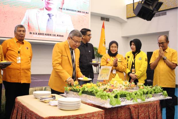 Puncak HUT MKGR Sulsel, Penyerahan Bantuan Masjid hingga Seminar Nasional