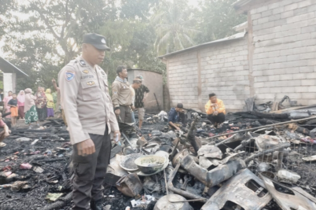 Rumah Panggung di Gantarang Jeneponto Ludes Terbakar