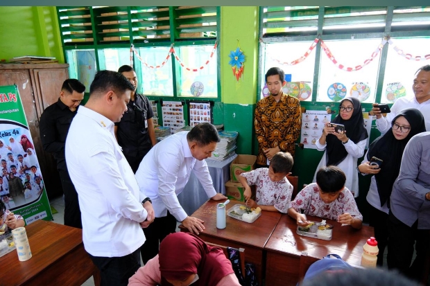 Penasihat Khusus Presiden Tinjau Pelaksanaan MBG di Gowa