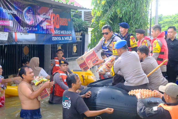 Kapolda Salurkan Bantuan untuk Warga Terdampak Banjir di Makassar