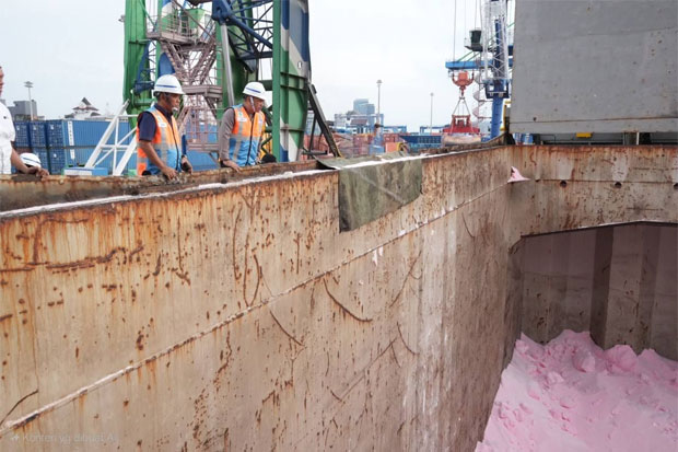 Kapolres Turun Tangan Awasi Distribusi Pupuk Subsidi Melalui Pelabuhan Makassar