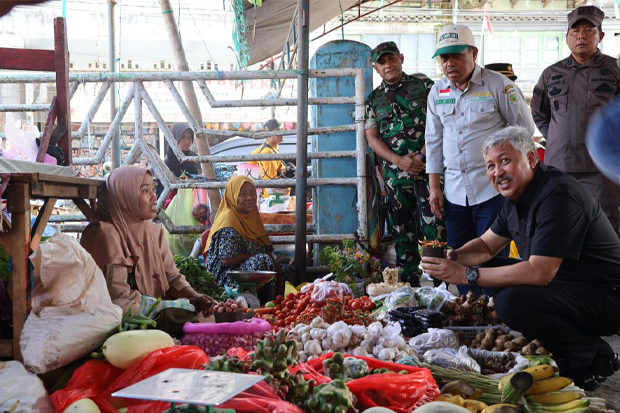 Bupati Pinrang Bersama Forkopimda Gelar Operasi Pasar, Pastikan Stabilitas Harga di Awal Ramadan