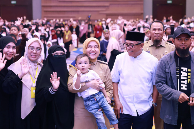 Wawali Makassar Aliyah Mustika Ilham Dinobatkan Sebagai Bunda Yatim