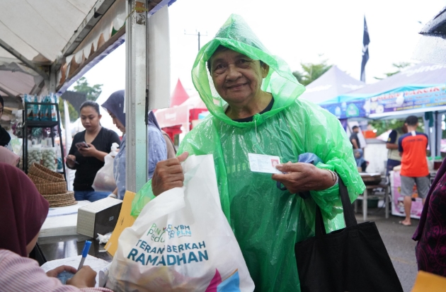 Terang Berkah Ramadan: PLN UID Sulselrabar Salurkan 1.000 Paket Sembako Murah