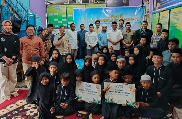 Berbagi Bingkisan Ramadan, YBM PLN UIP Sulawesi Salurkan 500 Paket Sembako