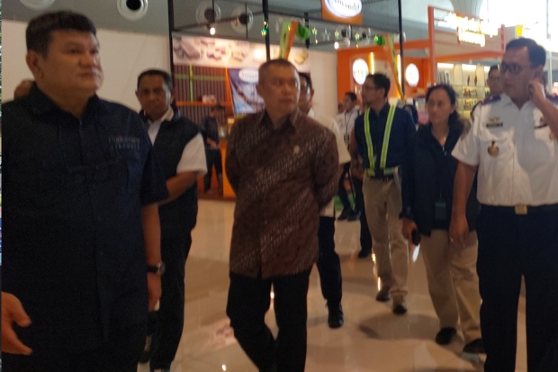 Jelang Arus Mudik Lebaran, Menhub Dudy Pantau Bandara Sultan Hasanuddin