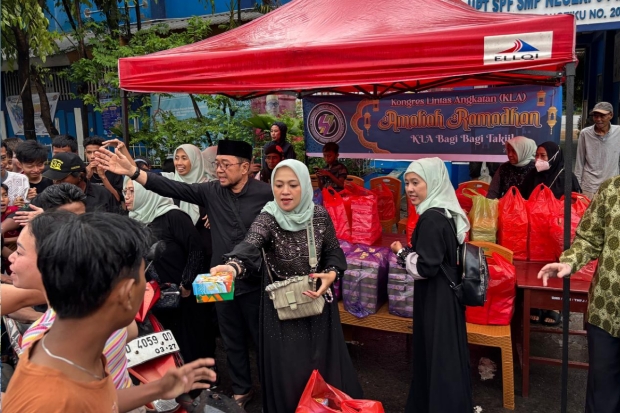 Kegiatan Amaliah Ramadan, KLA SMPN 4 Makassar Gelar Bagikan Ribuan Takjil