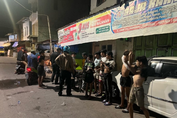 Antisapasi Tawuran, Polisi Bubarkan Remaja Nongkrong Hingga Larut Malam