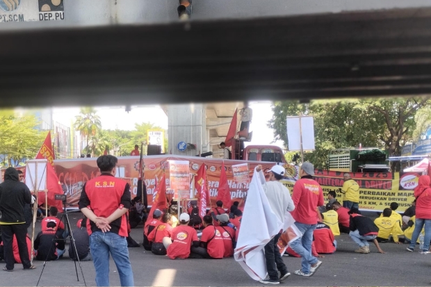 Indonesia Darurat Jadi Seruan Buruh di Makassar Peringati May Day 2025