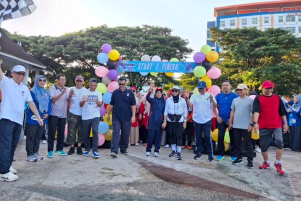Sekda Bantaeng Lepas Peserta Jalan Sehat Hari Pendidikan