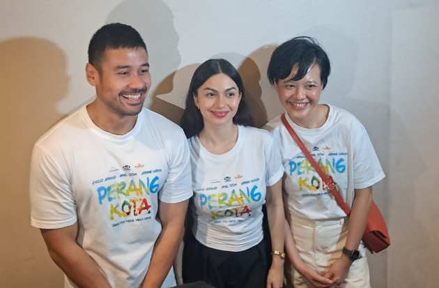 Chicco Jerikho & Ariel Tatum Sapa Penonton Film Perang Kota di Bioskop Makassar