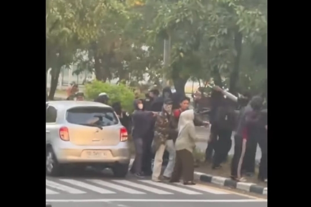 Polisi Selidiki Pengrusakan Mobil Warga saat Aksi May Day