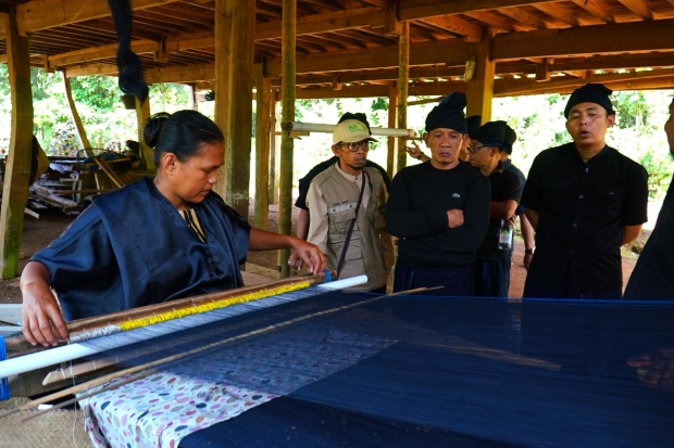 Tenun Kajang Bakal Dapat Perlindungan Indikasi Geografis