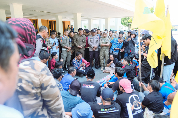 Duduk Bersama Demonstrasi, Bupati Bantaeng Uji Nurdin Jelaskan Penyebab PHK di KIBA