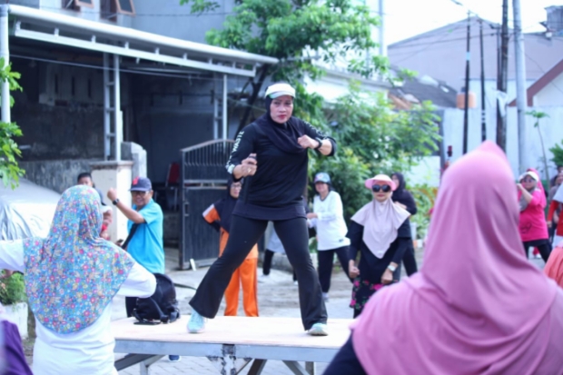 Jaga Kebugaran, Warga NTI Makassar Antusias Ikuti Senam Sehat