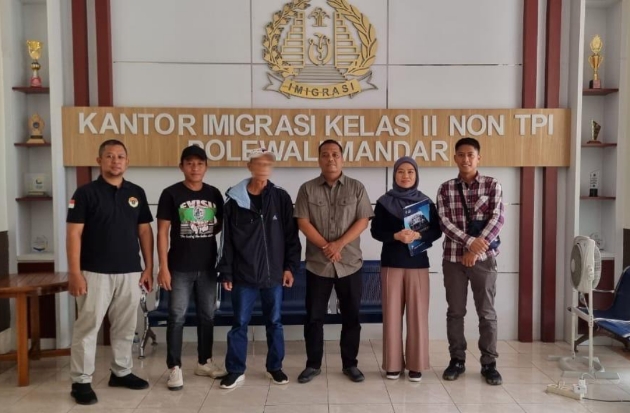 Imigrasi Polman Deportasi WNA Malaysia Karena Tidak Miliki Dokumen Sah