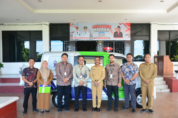 PT Bank Sulselbar Beri Bantuan CSR Mobil Jenazah ke Pemkab Sinjai