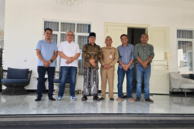 Mendes PDT Siap Hadiri Hari Jadi Lutim ke-22, Apresiasi Program BKK Rp2 Miliar per Desa