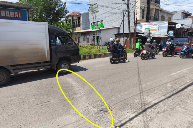Ada Jalan Potensi Amblas di Yusuf Bauty Gowa, Mendesak untuk Segera Diperbaiki