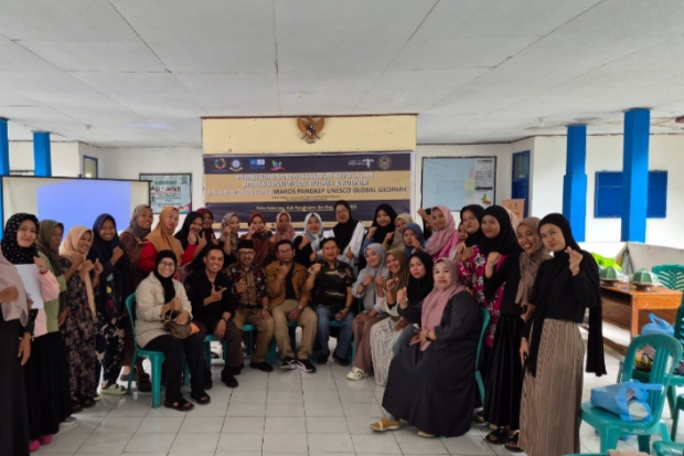 Poltekpar Makassar Dorong Kemandirian Ekonomi Pesisir Lewat Inovasi Bakso Ikan