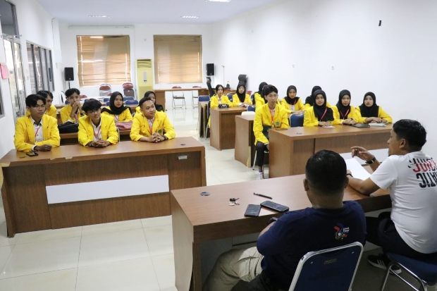 Dinas Kominfo-SP Lutim Terima 17 Mahasiswa Uncok Palopo untuk PDK