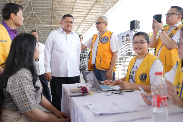 Pemkot Makassar dan Lions Club Bagikan 20.000 Kacamata Gratis untuk Siswa