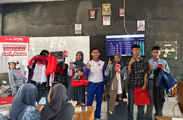 Edukasi Safety Riding dan Uji Berkendara Honda EM1 Meriahkan SMAN 8 Gowa