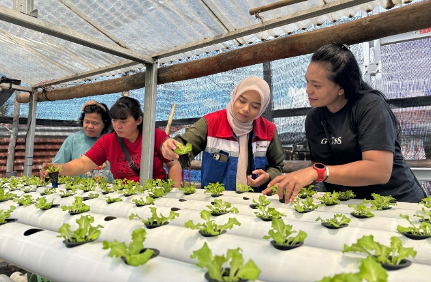 Pertamina Patra Niaga IT Bitung Dukung Pemberdayaan Ibu Rumah Tangga Lewat Hidroponik
