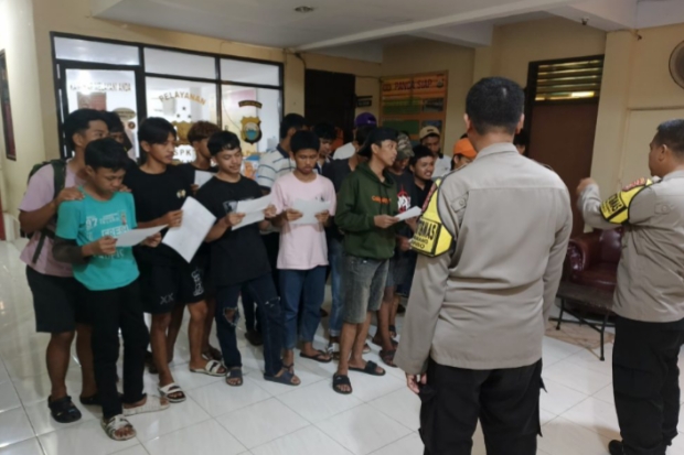 Antisipasi Tawuran, Polisi Amankan Belasan Remaja Kumpul hingga Larut Malam
