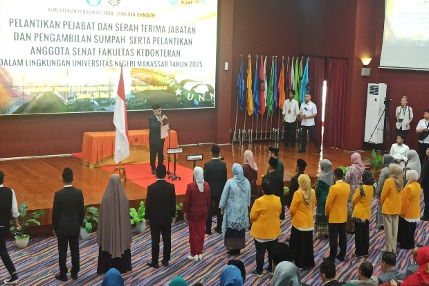 Rektor UNM Lantik 14 Pejabat Baru, Warek hingga Kaprodi Kedokteran
