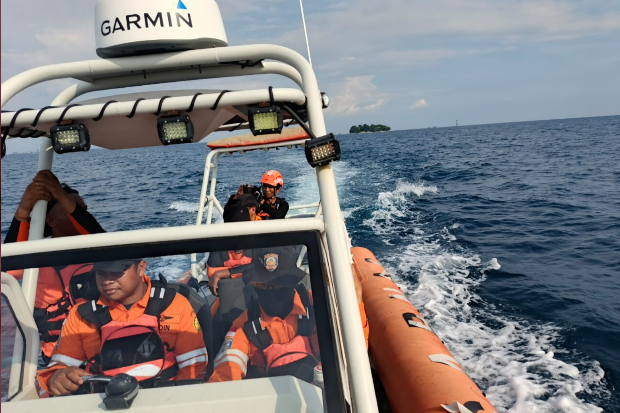 Penumpang KM Tidar Terjun ke Laut Masih Dalam Pencarian