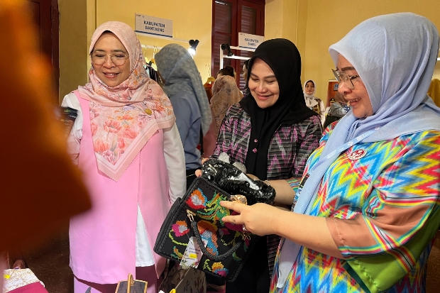 Dekranasda Gowa Promosikan Produk Unggulan di Pameran Warna Budaya