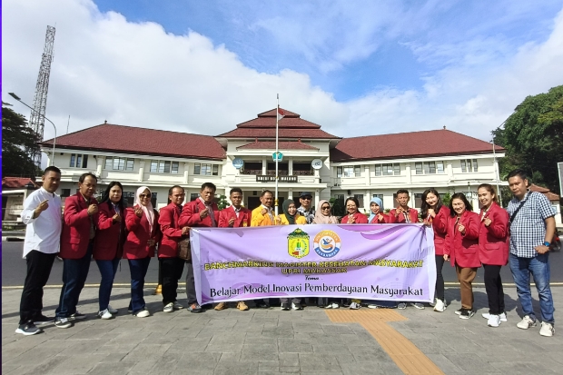 Belajar Inovasi Pemberdayaan Masyarakat, Mahasiswa Kesmas UPRI Benchmarking di Surabaya