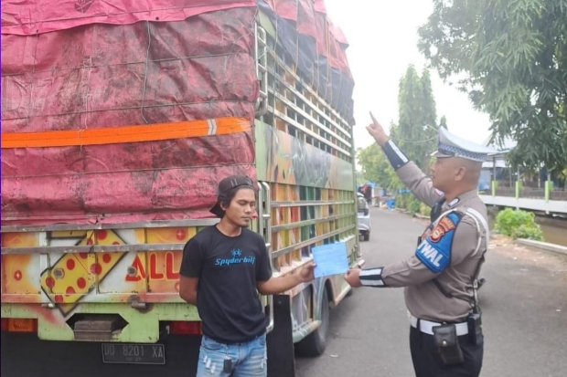 Dua Hari, Ditlantas Polda Sulsel Tindak 104 Kendaraan Kelebihan Muatan