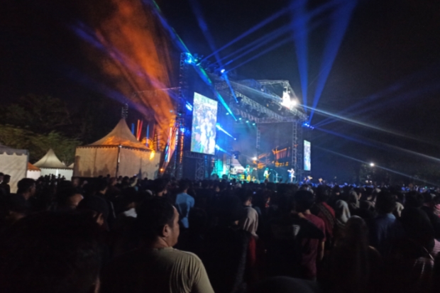 Konser Musik Kebangsaan Hipnotis Sepuluh Ribu Penonton di Unhas