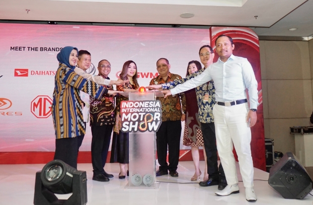 Kolaborasi Danamon, Adira, dan MUFG Tawarkan Solusi Finansial di IIMS Surabaya 2025