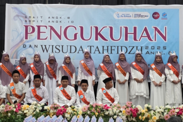 Wisuda Angkatan 6, 183 Siswa SMPIT-SMAIT Ar-Rahmah Dikukuhkan Sebagai Tahfiz
