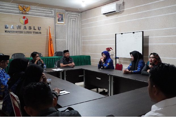 Bawaslu Lutim Sambut Tiga CPNS Baru, Tekankan Peneguhan Nilai-nilai Pancasila