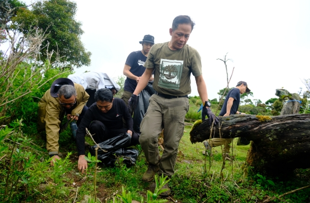 Akhiri Sampah Plastik! PT Vale & Menteri LH Gelar Aksi Bersih-bersih di Bawakaraeng