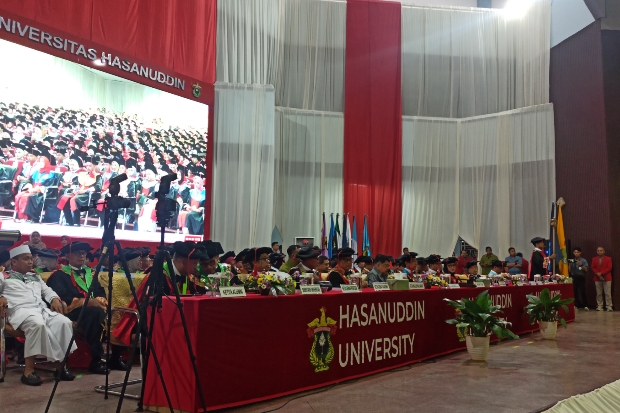 Unhas Wisuda 877 Lulusan, Jusuf Kalla Ingatkan Pentingnya Keahlian Khusus
