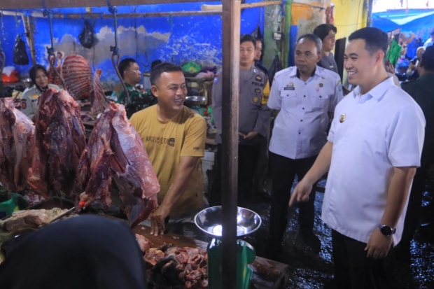 Jelang Idul Adha, Bupati MYL Sidak Pasar untuk Pastikan Ketersiaan Bahan Pokok