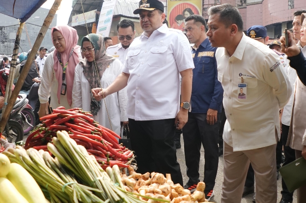 Jelang Iduladha, Wali Kota Makassar Sidak Harga Sembako di Pasar Terong