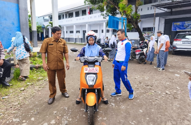 Asmo Sulsel Edukasi Safety Riding di SMKS YPKK Limbung