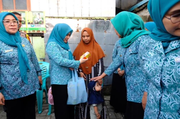 Beri Bantuan, PKK Gowa Fokus Penanganan Stunting di Somba Opu