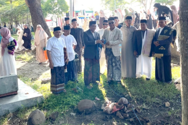 Bupati Bulukumba Terima Belasan Sapi Kurban dari Kerukunan Masyarakat Bulukumba